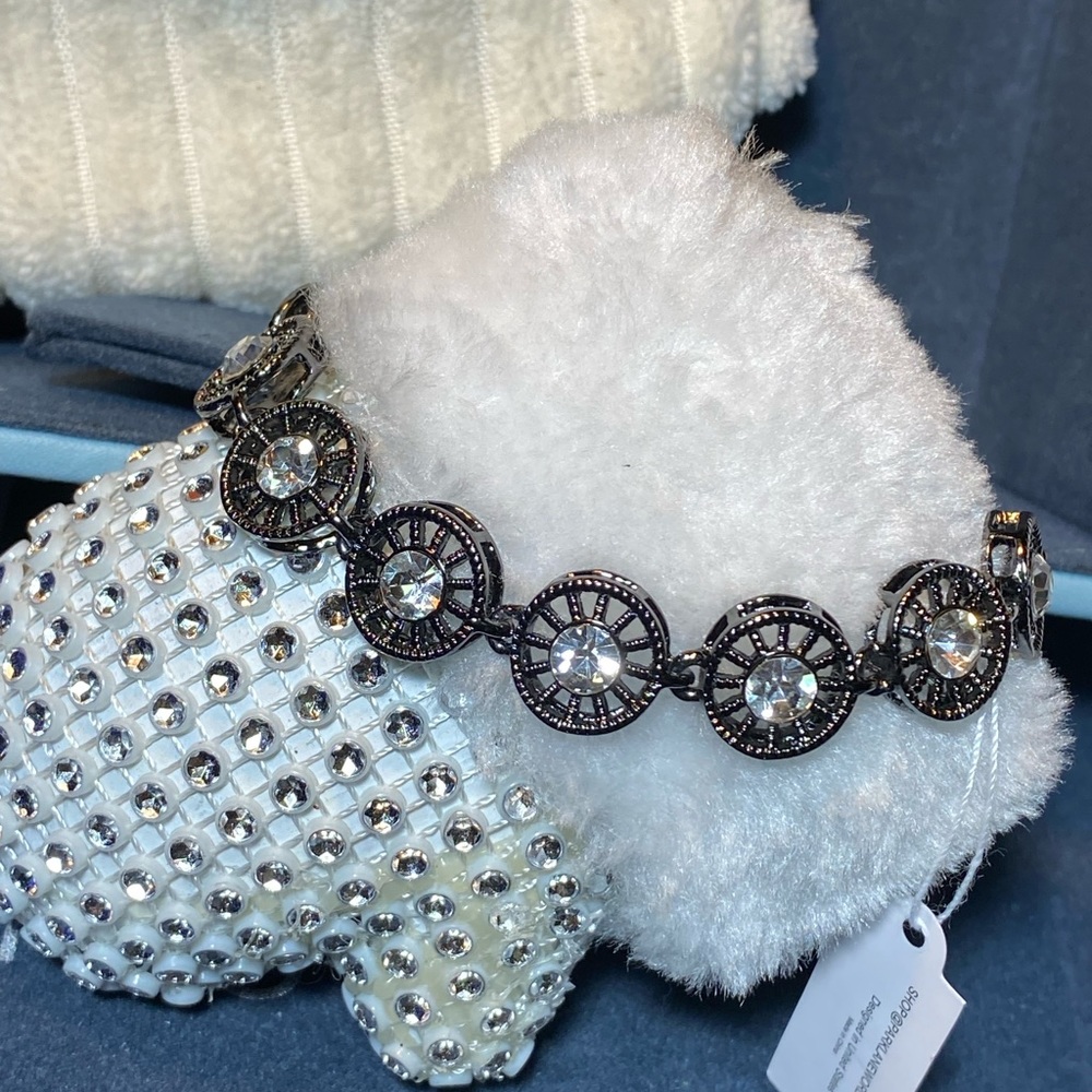 NWT 🖤 HEMATITE 🖤 FOCUS FILIGREE DISK WITH BEAUTIFUL CLEAR STONES BRACELET - Picture 2 of 9
